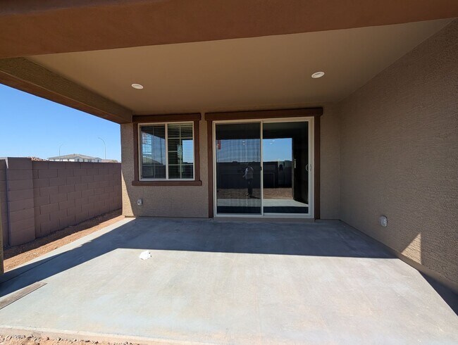 Building Photo - 4 Bedroom 3 Bathroom Parkside Los Cielos Home