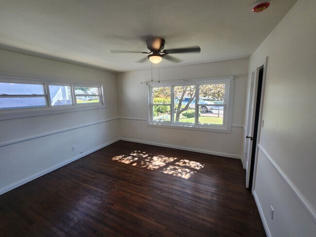 Building Photo - 4950 Rosehedge Dr