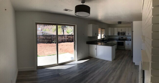 Building Photo - Beautifully remodeled 4 bedroom home with fully fenced backyard in Bloomington Hills with RV parking