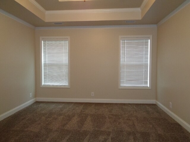 Building Photo - 2406 Adelaide Dr