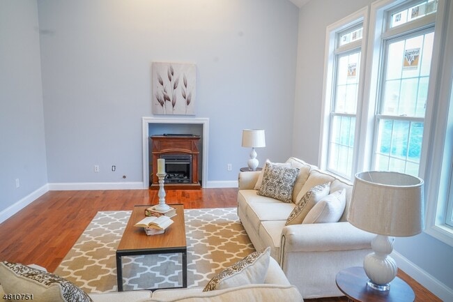 Building Photo - 9 Spalding Dr