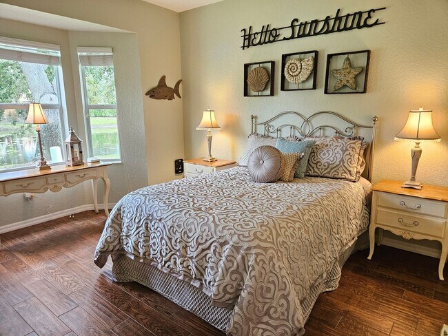 Building Photo - Seasonal Short-Term 2 Bedroom 2 Bathroom with a Bonus Room in the gated community of Venetia!