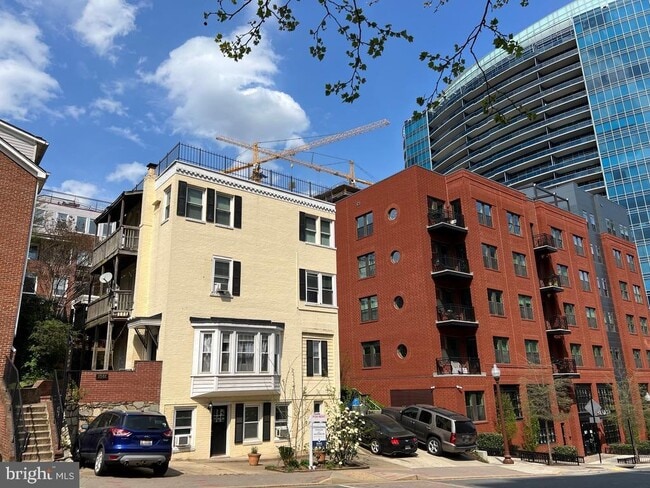 Building Photo - 1501 Key Blvd