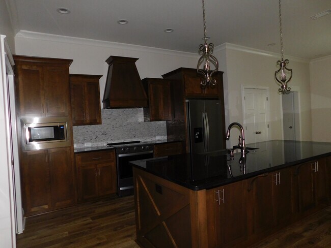 Building Photo - Grove Point Beauty