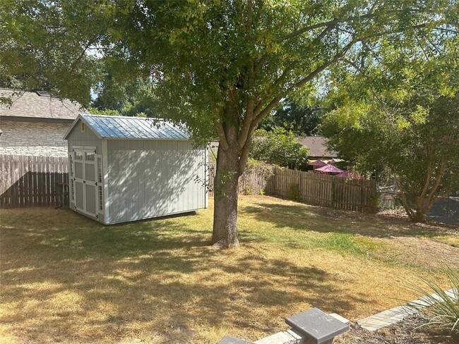 Building Photo - 1205 Oak Shadows Cir