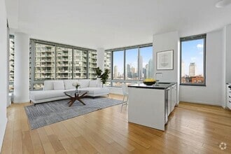 Building Photo - 3 bedroom in LONG ISLAND CITY NY 11109