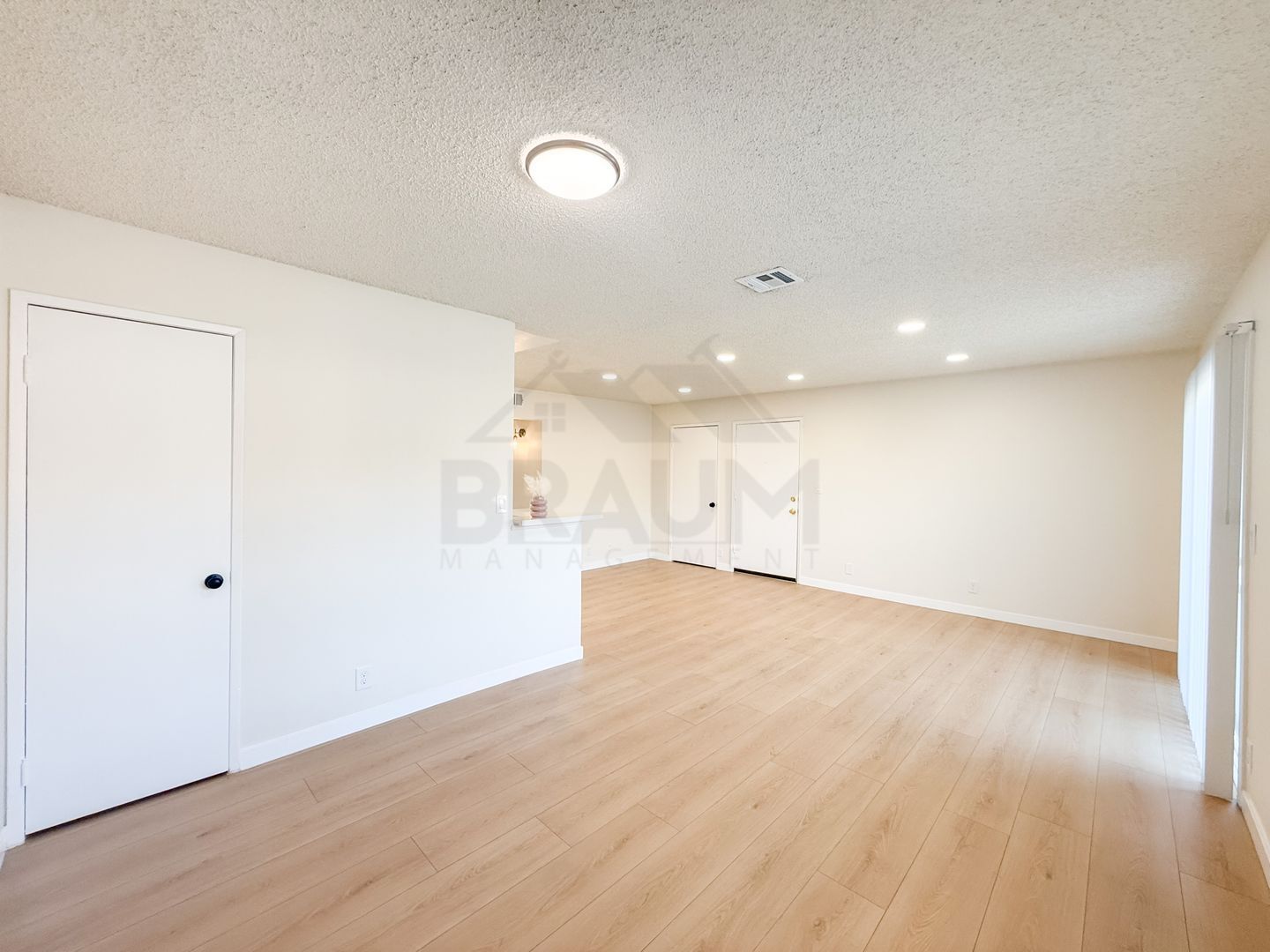 Building Photo - 14801 Delano St