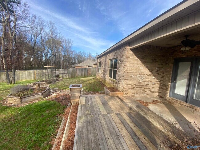 Building Photo - 102 Oak Path Ln