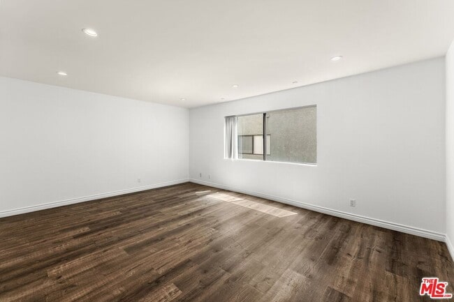 Building Photo - 6212 Fulton Ave