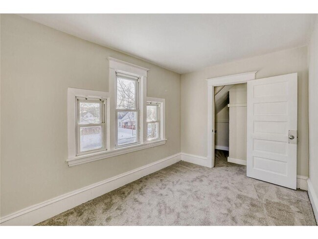 Building Photo - 2939 Russell Ave N