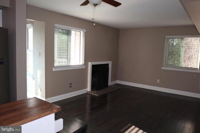 Building Photo - 702 Abbey Ct
