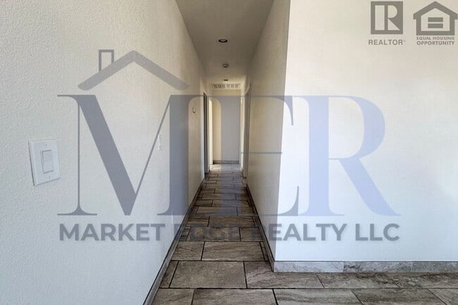 Building Photo - 3Bed/2Bath House 35th Ave/Bethany! NO CREDIT CHECK - RV GATE, NO HOA!