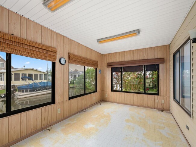 Building Photo - 36999 Blue Bill Dr