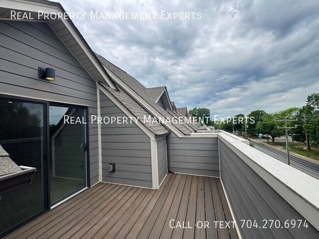Building Photo - 528 Billingsley Rd
