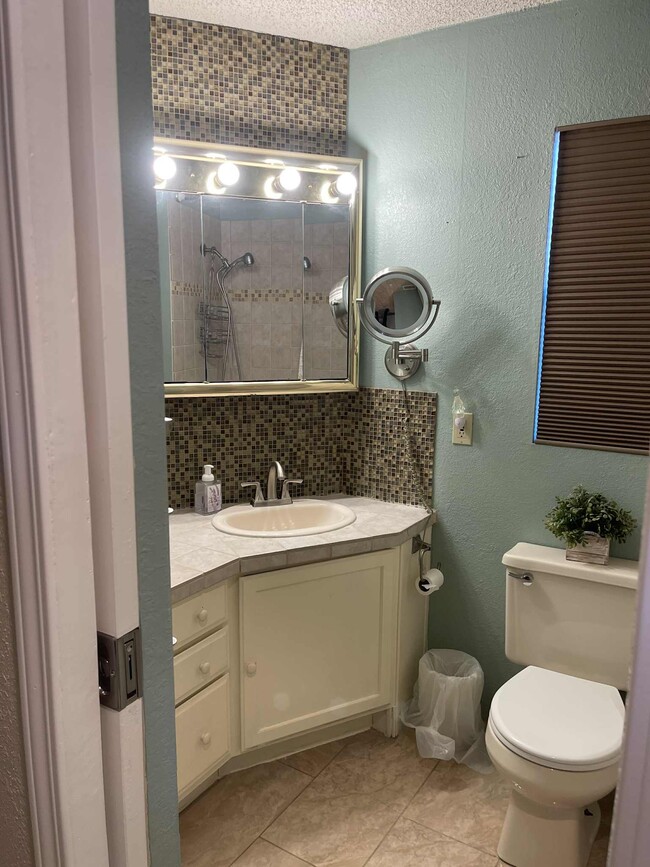 Building Photo - 1414 Western Dr