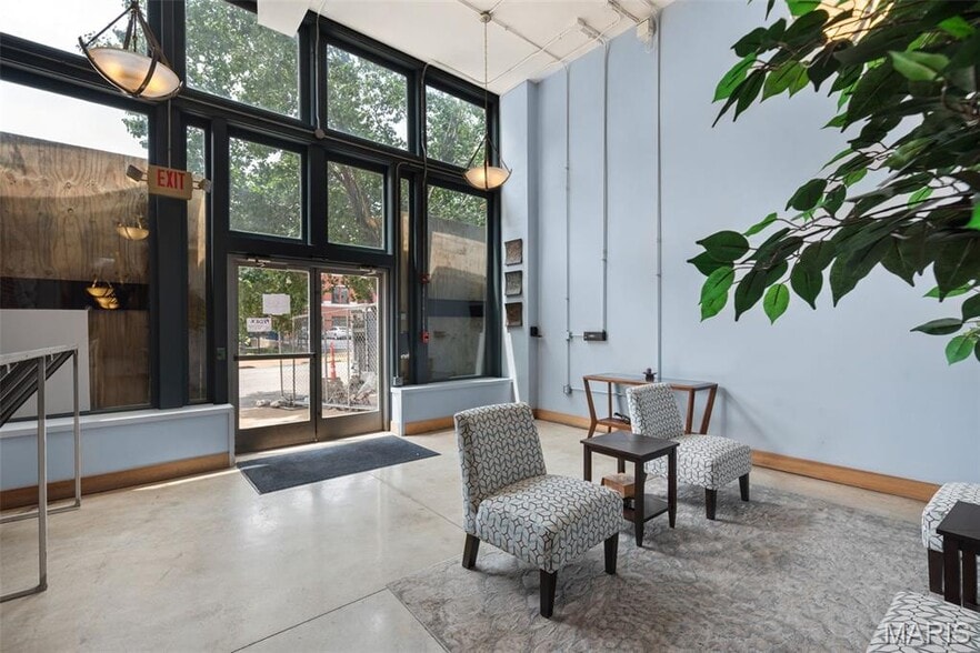 Building Photo - 2323 Locust St