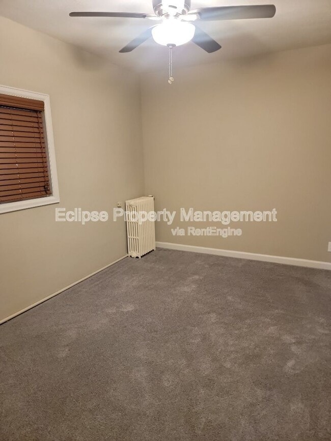 Building Photo - 805 3rd St