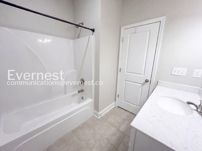 Building Photo - 8395 Loch Lomand Ln