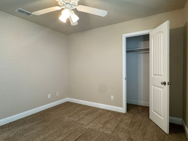 Building Photo - 328 Princess Place