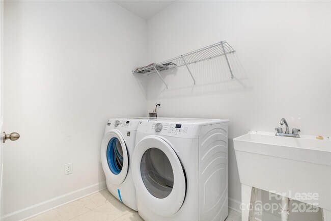 Building Photo - 2567 Cornelius Pl NW
