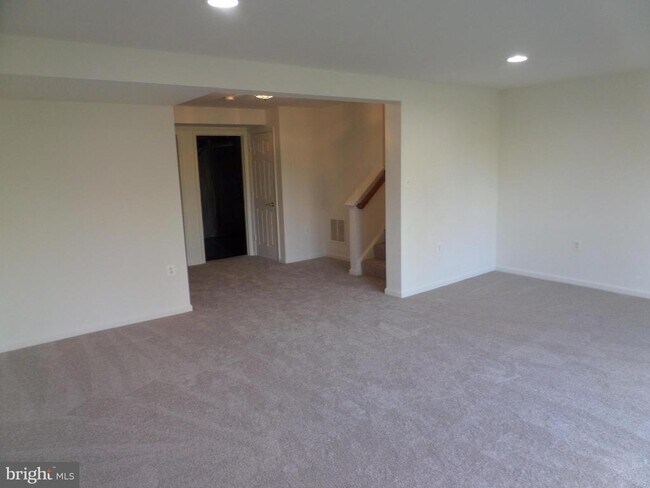 Building Photo - 836 Linfield Terrace NE