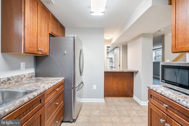 Building Photo - 9402 Blackstone Rd