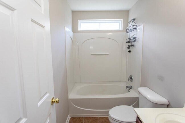 Building Photo - 384 Esher Ct