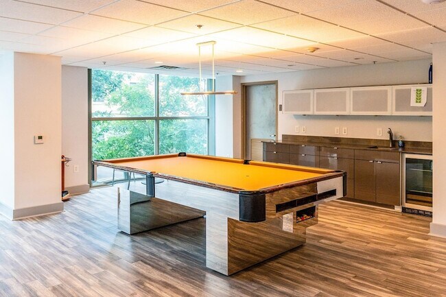 Building Photo - 800 Jackson St