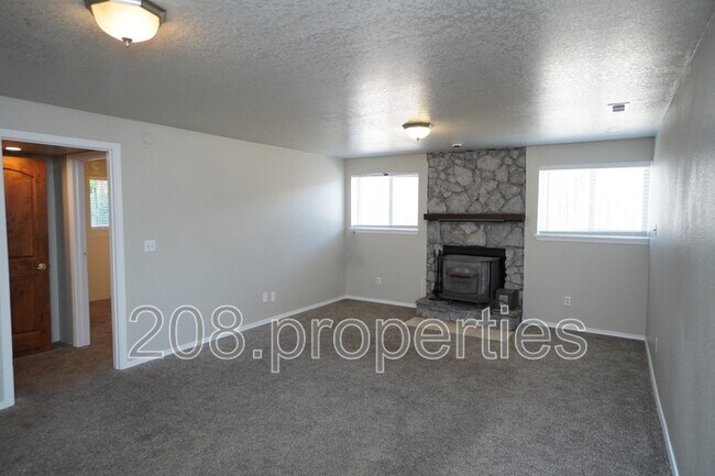 Building Photo - 698 Berwick Dr