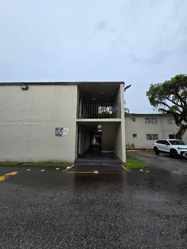 Building Photo - 3901 SW 112th Ave