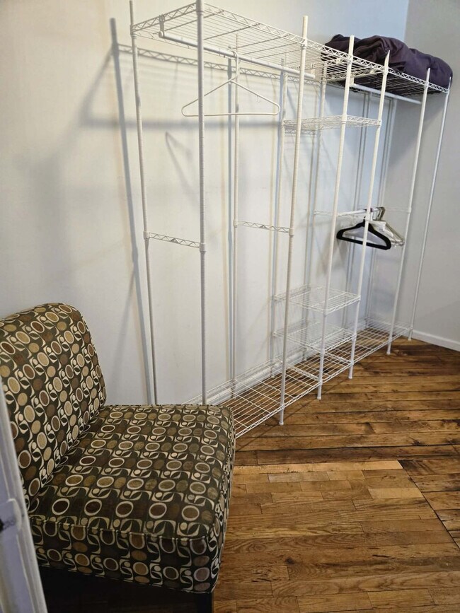 Building Photo - 226 Mt Elliott St