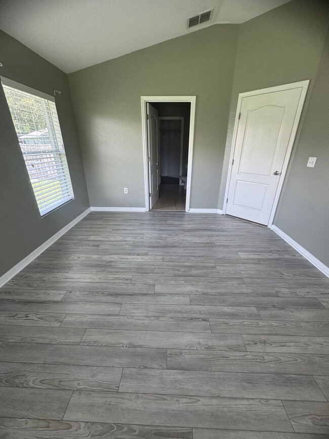 Building Photo - Central Lakeland 3bedroom 2 bath!