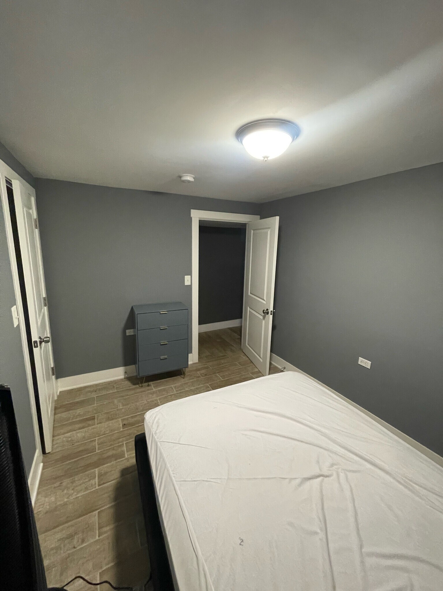 Furnished $2331 Per Month - 4836 S Michigan Ave