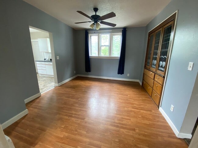 Building Photo - Updated 2 bed/1 bath Duplex for Rent!