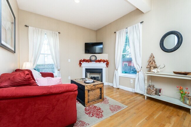 Building Photo - 224 Salem St