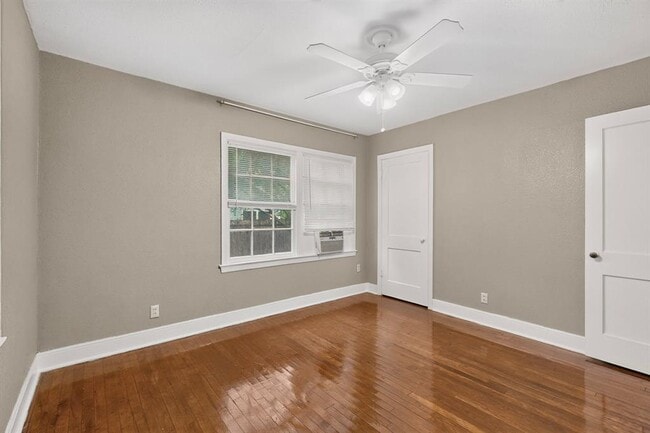 Building Photo - 3100 Breeze Terrace