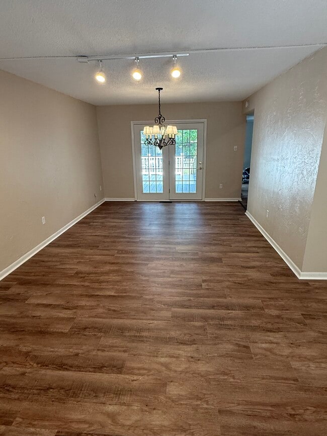 Building Photo - 2301 Thousand Oaks Dr