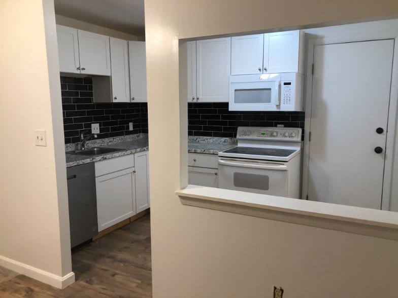 Building Photo - 2 Strawberry Bank Rd