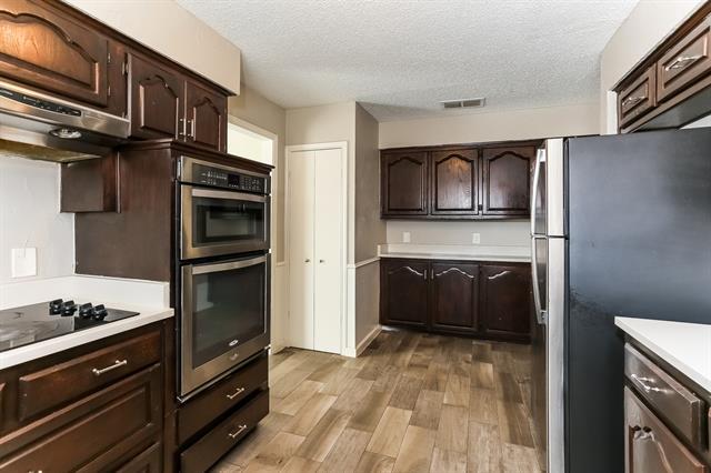 Building Photo - 330 Cedar Creek Dr