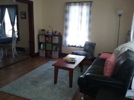 Living room - 1221 Packard St