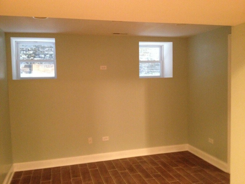 TV Room - 919 W Newport Ave