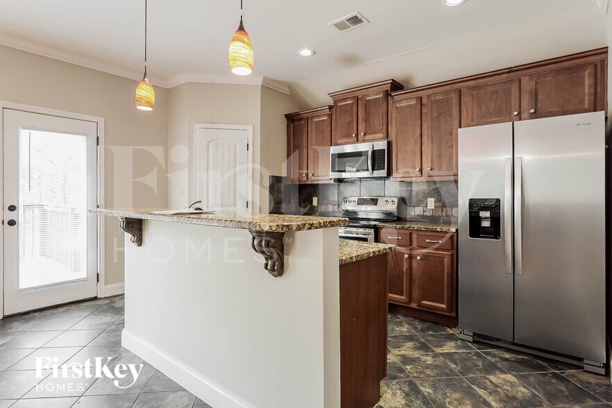 Building Photo - 5179 Meadow Lake Cir