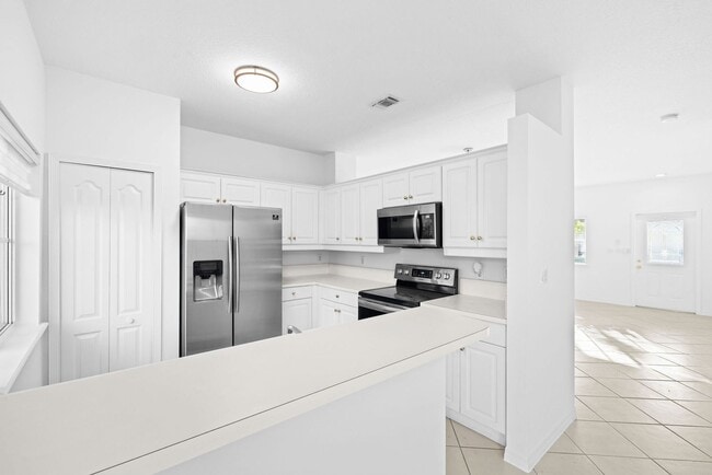 Building Photo - Bridgeport Villas
