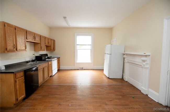 Building Photo - 410ES