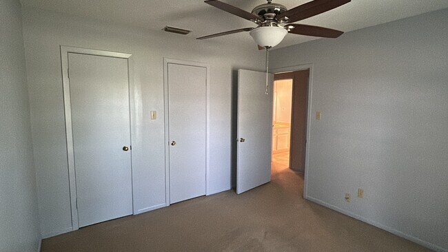 Building Photo - 1412 Woodbridge Dr