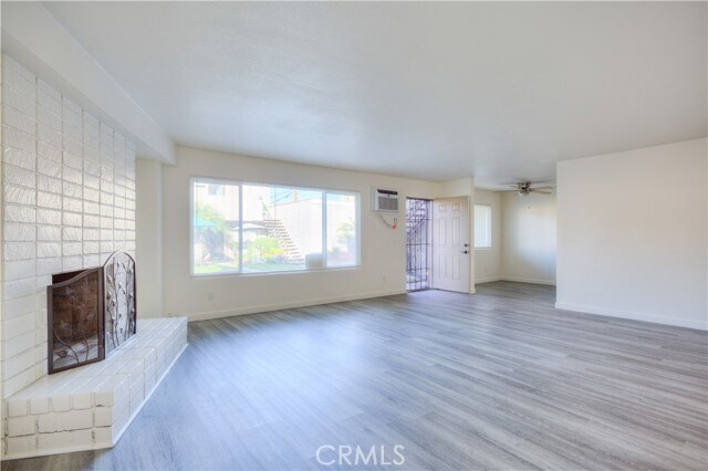 Building Photo - 2547 Hayes Dr