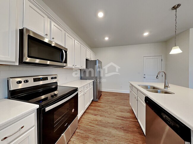 Building Photo - 180 Larragan Dr