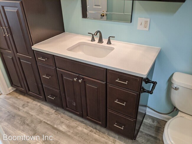 Building Photo - 4 br, 3.5 bath House - 104 Rock Creek Court