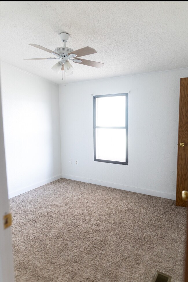 Building Photo - 30507 N 2960 Rd