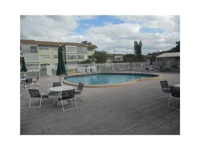 Building Photo - 613 Margate Ct